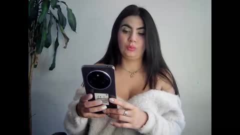 evacollins12 online show from February 26, 10:00 pm