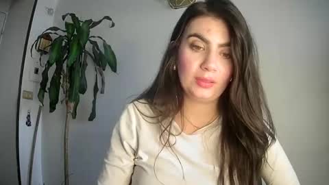 evacollins12 online show from March 4, 9:00 pm