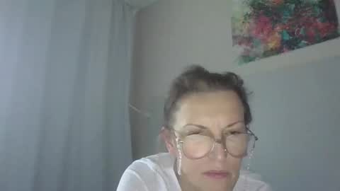 evaglad online show from October 13, 6:05 am