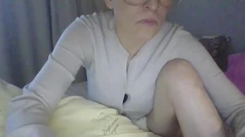 evaglad online show from October 3, 4:17 am