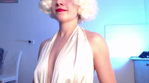Snapshot of evahailey_ chatting on February 14, 5:19 am Eva online show from February 14, 5:19 am
