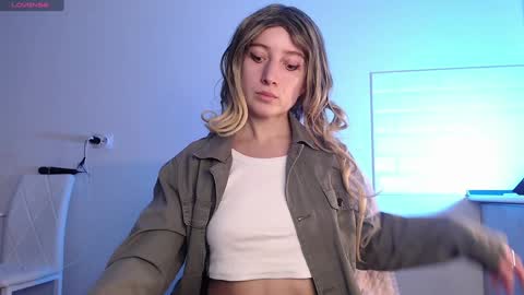 Snapshot of evahailey_ chatting on December 8, 4:46 am Eva online show from December 8, 4:46 am