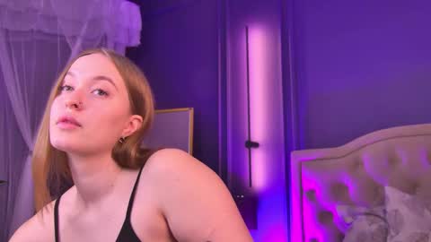 evahariss1 online show from October 12, 9:44 am