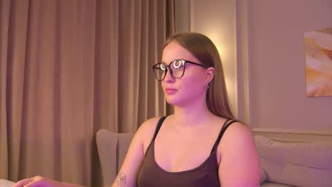 evahariss1 online show from October 6, 9:59 am