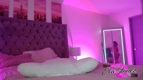 Snapshot of evajonez chatting on September 10, 7:52 am Eva online show from September 10, 7:52 am
