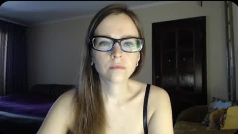 Snapshot of evangeline06 chatting on March 5, 8:32 am YourMistress online show from March 5, 8:32 am