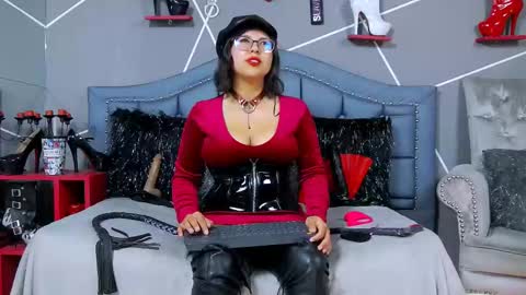 Miss Evangeline    online show from March 1, 12:28 am