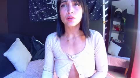 Snapshot of evangelinecors chatting on January 6, 5:59 pm  Eva online show from January 6, 5:59 pm