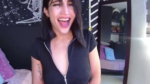 Snapshot of evangelinecors chatting on February 15, 6:33 pm  Eva online show from February 15, 6:33 pm