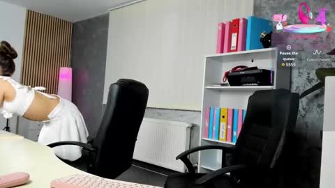 Snapshot of evanoellex chatting on September 20, 8:29 pm Your Fantasy online show from September 20, 8:29 pm