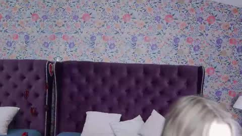 Snapshot of evapeachh chatting on October 15, 8:33 pm Eva online show from October 15, 8:33 pm