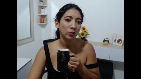 evarodriguez_ online show from September 8, 6:40 pm