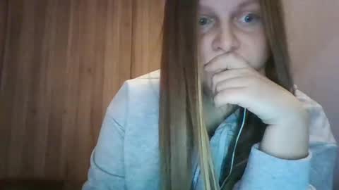 evasapples2026 online show from January 15, 7:09 pm