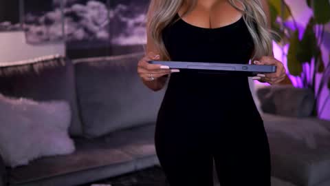 Eva online show from November 4, 8:14 pm