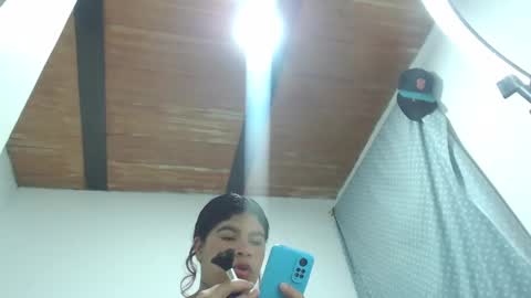 Snapshot of eve_starr83 chatting on December 21, 6:52 am eve_starr83 online show from December 21, 6:52 am