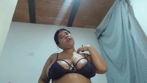 Snapshot of eve_starr83 chatting on January 13, 12:19 am eve_starr83 online show from January 13, 12:19 am