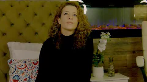 EveHamilton online show from February 5, 7:28 pm