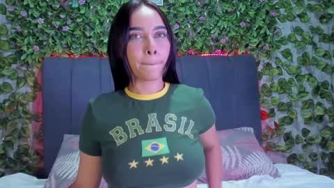 Snapshot of evelin_33 chatting on October 7, 2:49 am E V E L I N online show from October 7, 2:49 am