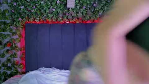 Snapshot of evelin_33 chatting on October 21, 12:47 am E V E L I N online show from October 21, 12:47 am