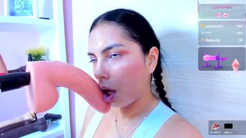 Snapshot of evelinn_belen chatting on September 19, 3:22 pm Evelinn belen online show from September 19, 3:22 pm