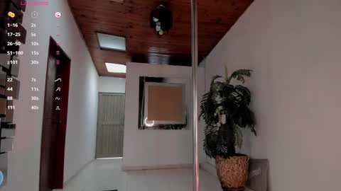 Snapshot of evelyn_evelyn chatting on October 21, 4:33 pm evelyn evelyn online show from October 21, 4:33 pm