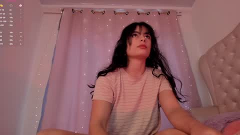 Snapshot of evelyn_evelyn chatting on January 21, 4:37 pm evelyn evelyn online show from January 21, 4:37 pm