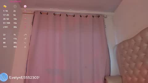 Snapshot of evelyn_evelyn chatting on October 13, 6:32 pm evelyn evelyn online show from October 13, 6:32 pm