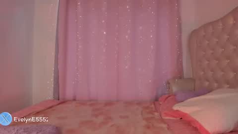 Snapshot of evelyn_evelyn chatting on February 11, 4:24 pm evelyn evelyn online show from February 11, 4:24 pm