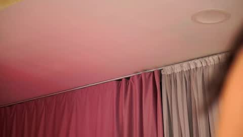 Evelyn online show from February 9, 7:09 pm