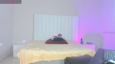 evelyn_jones9 online show from February 26, 3:03 am