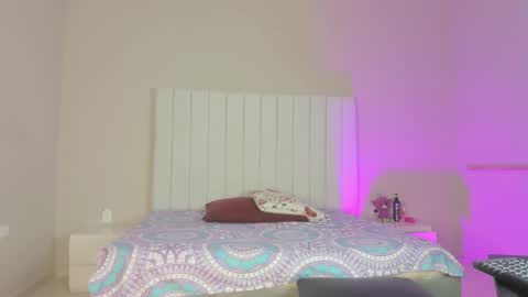 evelyn_jones9 online show from January 16, 3:45 am