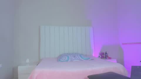 evelyn_jones9 online show from January 12, 3:07 am