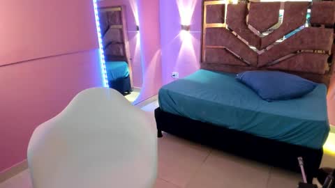 evelyn_lovv online show from March 5, 3:35 am