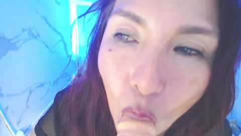 Juliana online show from December 22, 5:01 am
