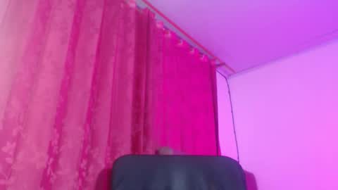 Snapshot of evelyn_sandoval chatting on October 25, 2:30 am Evelyn Sandoval online show from October 25, 2:30 am