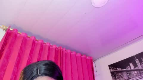 Evelyn Sandoval online show from June 9, 1:38 am