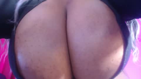 Snapshot of evelyn_sandoval chatting on October 10, 1:21 am Evelyn Sandoval online show from October 10, 1:21 am