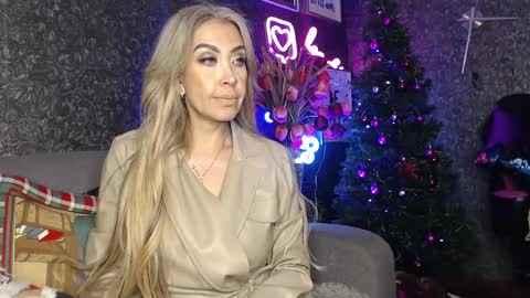 EvelynaGrey online show from December 23, 8:33 am