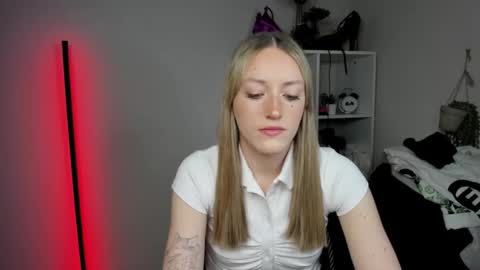 evelynblond online show from April 17, 5:53 am