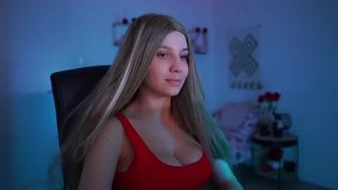 evelyncage_ online show from March 4, 7:11 pm