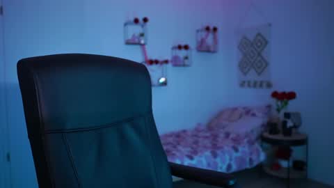 evelyncage_ online show from March 11, 7:14 pm