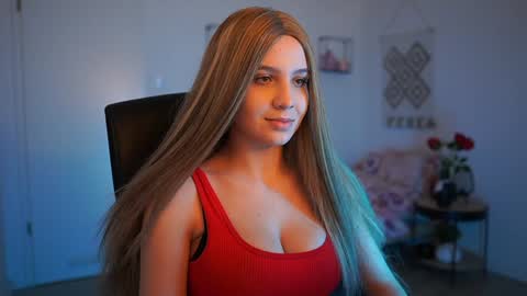 evelyncage_ online show from February 3, 7:10 pm