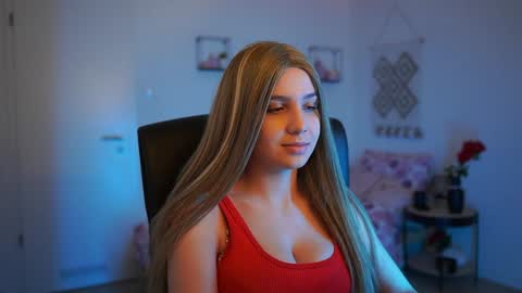 evelyncage_ online show from January 15, 7:34 pm