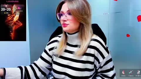 Snapshot of evelyne_rose chatting on February 15, 5:41 am evelyne_rose online show from February 15, 5:41 am