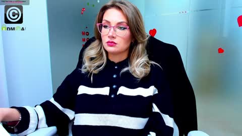 Snapshot of evelyne_rose chatting on December 30, 5:15 am evelyne_rose online show from December 30, 5:15 am