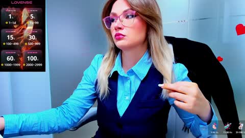 Snapshot of evelyne_rose chatting on January 30, 6:35 am evelyne_rose online show from January 30, 6:35 am