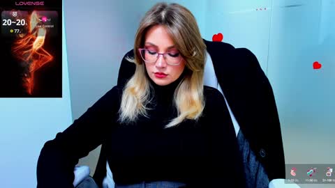 Snapshot of evelyne_rose chatting on February 7, 6:24 am evelyne_rose online show from February 7, 6:24 am