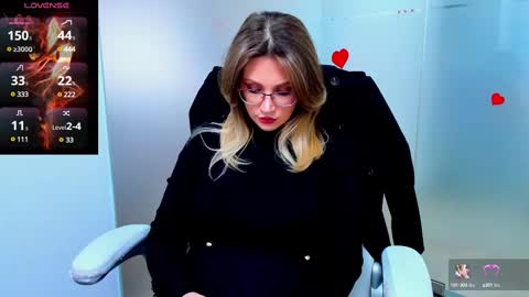 Snapshot of evelyne_rose chatting on February 27, 6:18 am evelyne_rose online show from February 27, 6:18 am
