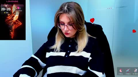 Snapshot of evelyne_rose chatting on February 23, 6:01 am evelyne_rose online show from February 23, 6:01 am