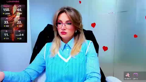 Snapshot of evelyne_rose chatting on February 24, 6:14 am evelyne_rose online show from February 24, 6:14 am